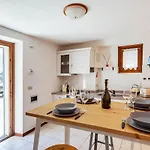 Casa Isolina-historic Stone House With Balcony Ferienhaus