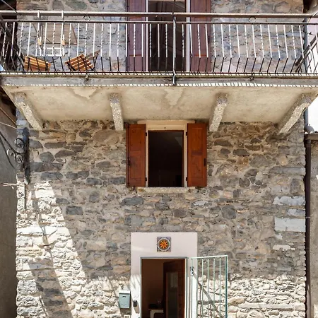Typical Stone House With Balcony * 欧苏西奥